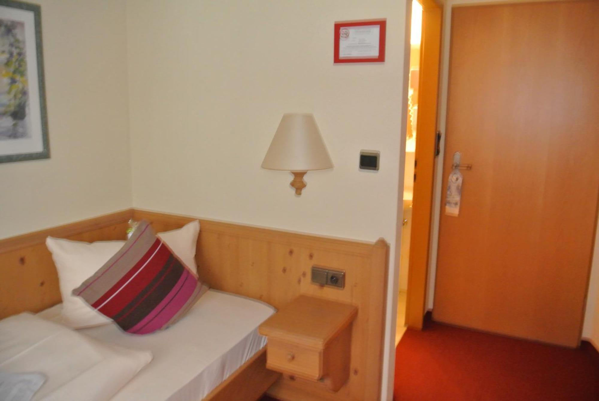 Akzent Hotel Am Bach Dettelbach Pokoj fotografie